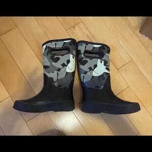 Kids shark rain boots